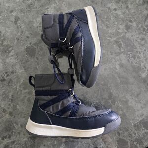 The Childrens place boys gray snow boots size 9 hard to find